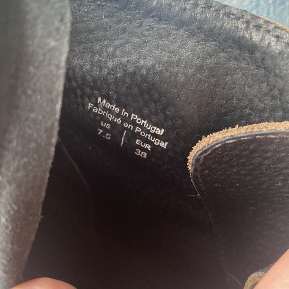 Beautiful and chic real suede booties. - Picture 6 of 6